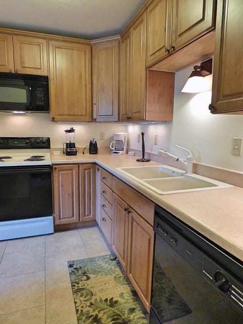 Condo | Private kitchen | Fridge, microwave, stovetop, dishwasher