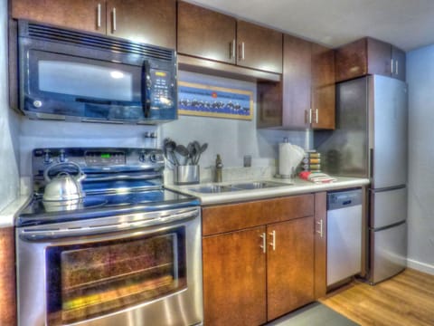 Condo | Private kitchen | Fridge, microwave, stovetop, dishwasher