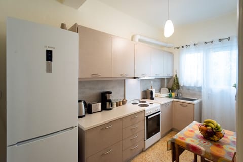 Apartment, 1 Bedroom | Private kitchen | Full-size fridge, microwave, oven, stovetop