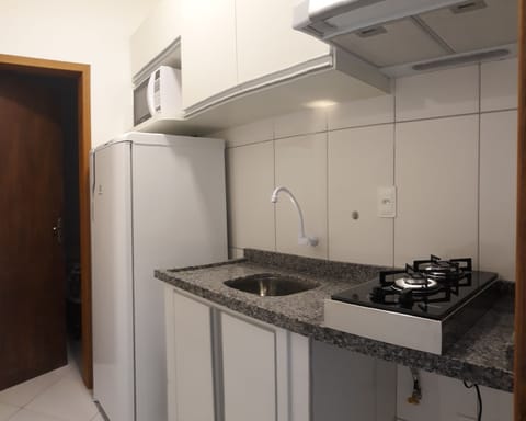 Superior Suite | Private kitchen | Fridge, microwave, stovetop, cookware/dishes/utensils