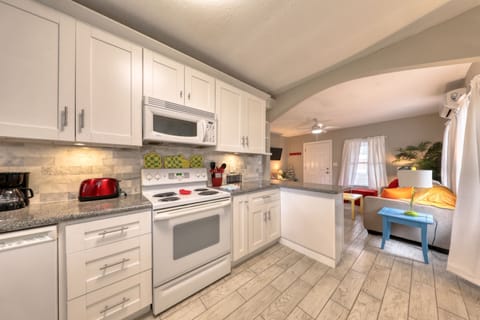 Family Cottage | Private kitchen | Full-size fridge, microwave, oven, stovetop