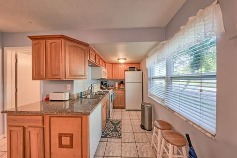 Apartment 1 | Private kitchen | Full-size fridge, microwave, oven, stovetop