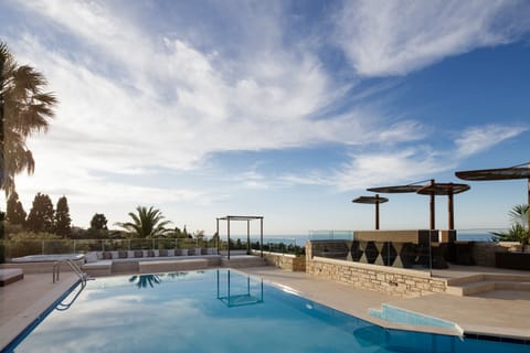 The 8,500 m2 outdoor area of Alpha Villa is beautifully landscaped.