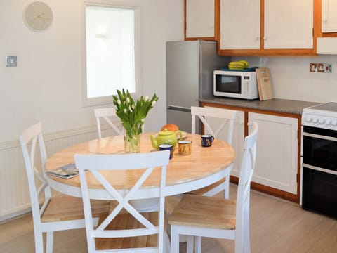 Kitchen/diner | Cobi’s Cape Cottage, St. Just