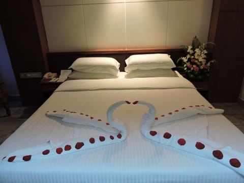 Deluxe Double Room, 1 Double Bed | In-room safe, desk, iron/ironing board, free WiFi