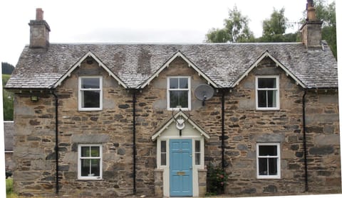 Detached period cottage with lots of quirky features inside