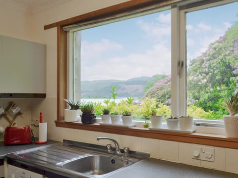 Well equipped kitchen | Dunyvaig, Colintraive, near Dunoon