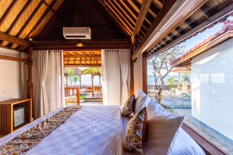 Superior Double or Twin Room, 1 Bedroom, Sea View | Premium bedding, minibar, in-room safe, individually decorated