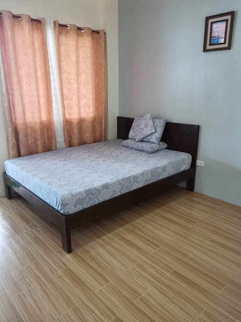 Queen Room with Sea View (Tatay) | In-room safe, desk, free WiFi, wheelchair access