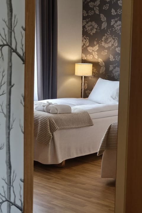 Double Room, 1 Bedroom | Blackout drapes, soundproofing, free cribs/infant beds, free WiFi