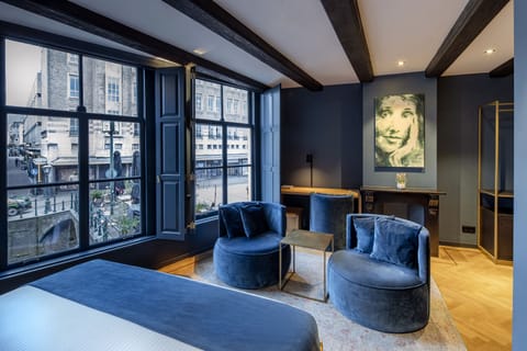 Signature Suite (Virginia Woolf) | In-room safe, individually decorated, individually furnished, desk