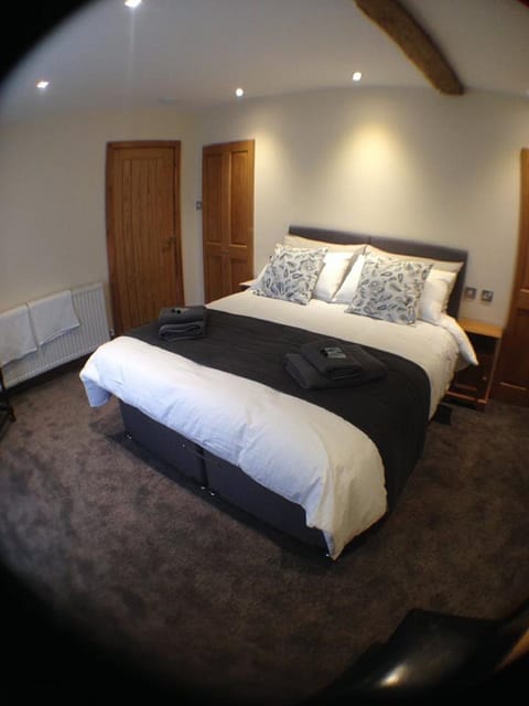 Superior double or 2 singles Room | Desk, blackout drapes, iron/ironing board, free WiFi