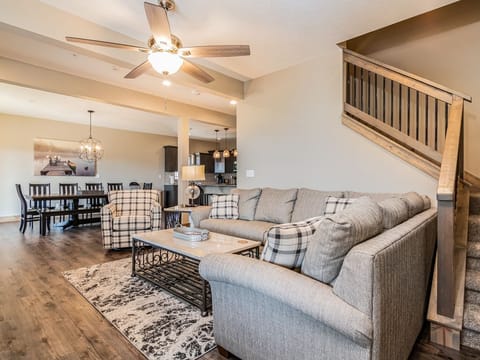 Main floor: All the comforts of home in your lakeview retreat!