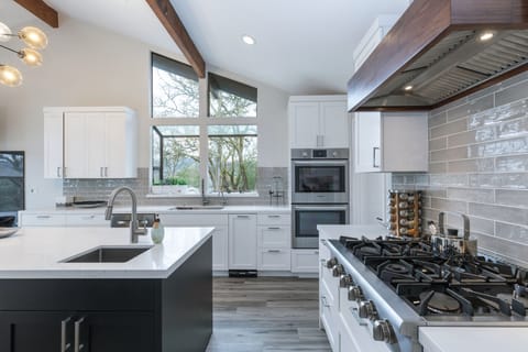 Gourmet Kitchen with everything you need to cook fantastic meals!