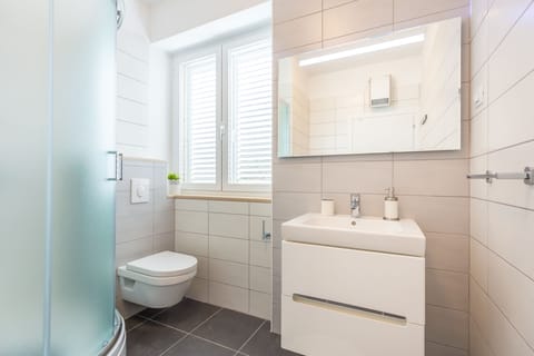 Premium Villa (3 Bedrooms) | Bathroom | Shower, hair dryer, towels