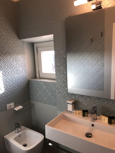 Romantic Double Room, 1 Queen Bed, Non Smoking, Valley View | Bathroom | Shower, rainfall showerhead, free toiletries, hair dryer