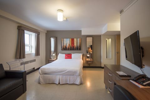 Room, 1 Queen Bed, Private Bathroom | Desk, free WiFi, bed sheets