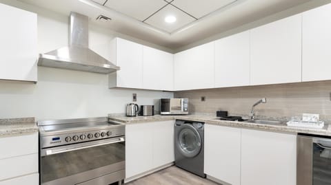 Luxury Apartment, 2 Bedrooms, Sea View (Palm View) | Private kitchen | Fridge, microwave, oven, stovetop