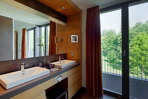 Suite | Bathroom sink