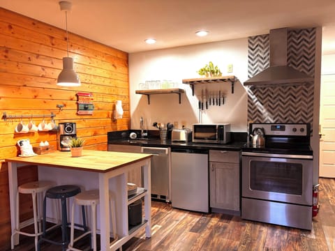 Kitchen w/ full range, mini fridge, dishwasher and seating for 3