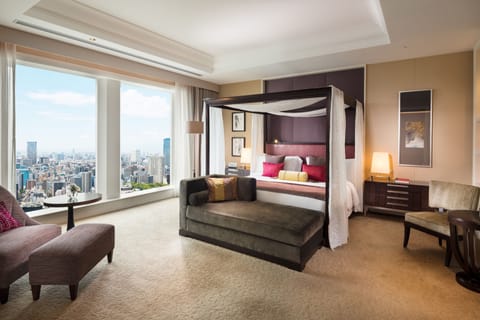 Royal Suite, 1 King Bed | Down comforters, minibar, in-room safe, desk