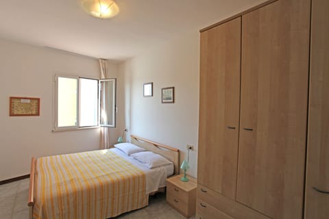 Apartment, 1 Bedroom | In-room safe, blackout drapes, cribs/infant beds