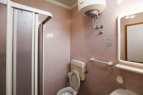 Apartment, 1 Bedroom | Bathroom | Shower, bidet