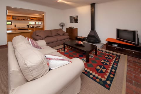 Cottage, 2 Bedrooms (Merlot) | Living area | 27-inch flat-screen TV with satellite channels, TV, fireplace