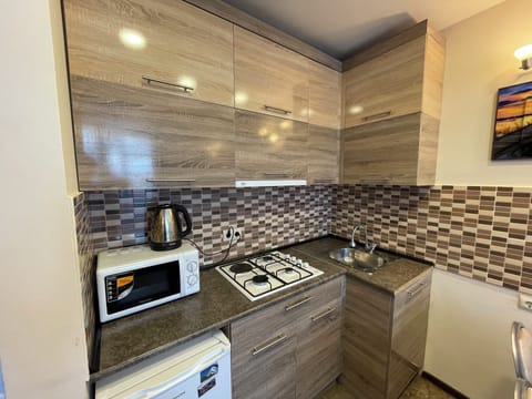 Yalchin/9/126 Sunset Flat | Private kitchen | Full-size fridge, microwave, stovetop, coffee/tea maker