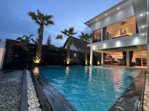 Grand Eight-Bedroom Villa with Private Pool and Jacuzzi | Private pool