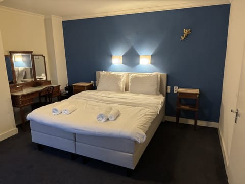 Deluxe Room | Premium bedding, memory foam beds, in-room safe, individually decorated