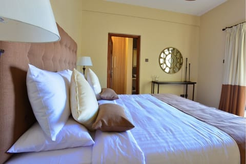 Apartment, Balcony | Premium bedding, memory foam beds, iron/ironing board, free WiFi