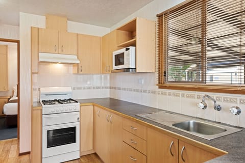 Superior Villa - Sleeps 5 | Private kitchen | Fridge, microwave, stovetop, cookware/dishes/utensils