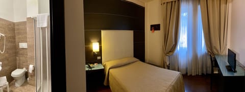 Economy Room, 1 Large Twin Bed | Hypo-allergenic bedding, minibar, in-room safe, desk