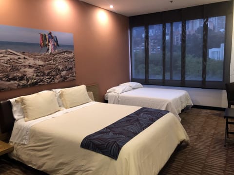 Deluxe Triple Room | Down comforters, pillowtop beds, minibar, in-room safe