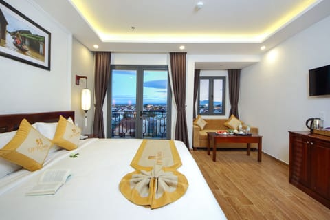 Junior suite double with balcony and city view | View from room