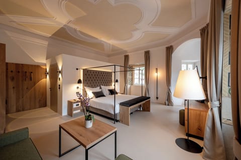 Deluxe Suite | Egyptian cotton sheets, premium bedding, down comforters