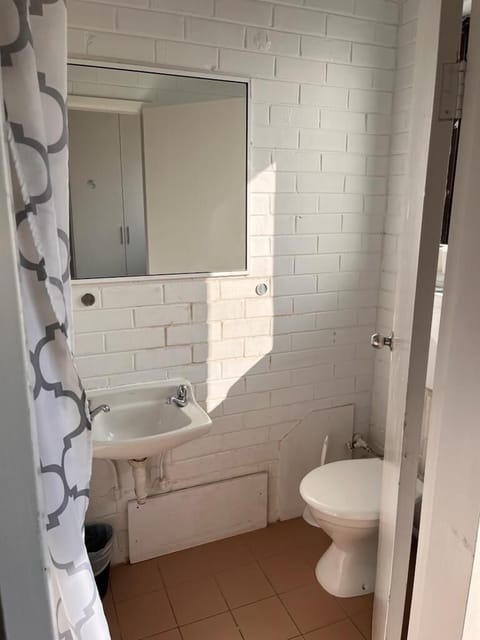 Studio Apartment | Bathroom | Shower, towels