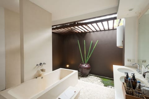 Villa, 5 Bedrooms | Bathroom | Combined shower/tub, deep soaking tub, rainfall showerhead