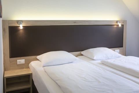 Superior Double Room, Non Smoking | Hypo-allergenic bedding, desk, blackout drapes, free WiFi