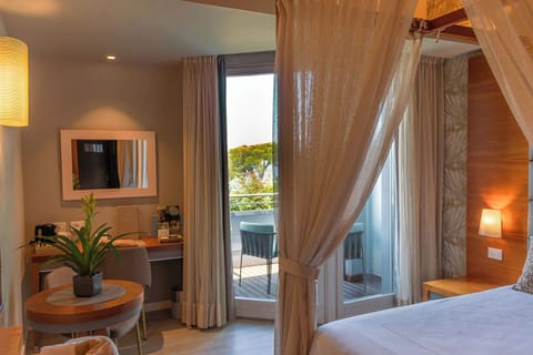 Suite, Lake View | Hypo-allergenic bedding, minibar, in-room safe, desk