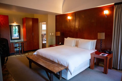 Suite | 1 bedroom, premium bedding, minibar, in-room safe