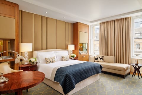 Deluxe Suite, 1 King Bed | Premium bedding, memory foam beds, minibar, in-room safe