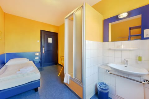 Single Room (private shower - shared WC) | Premium bedding, in-room safe, desk, blackout drapes