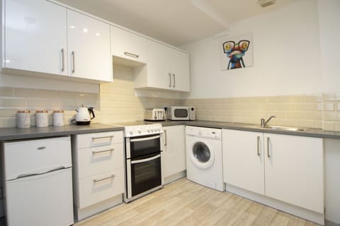 Apartment (Ground Floor) | Private kitchen | Fridge, microwave, oven, stovetop