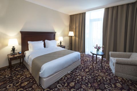 Premium Double Room | In-room safe, desk, laptop workspace, iron/ironing board