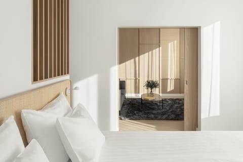 Junior Suite | In-room safe, desk, blackout drapes, soundproofing