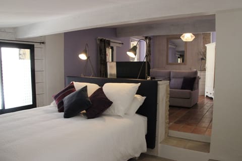 Suite (Fleur de Lavande) | Soundproofing, free WiFi, bed sheets