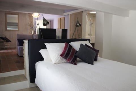 Suite (Fleur de Lavande) | Soundproofing, free WiFi, bed sheets