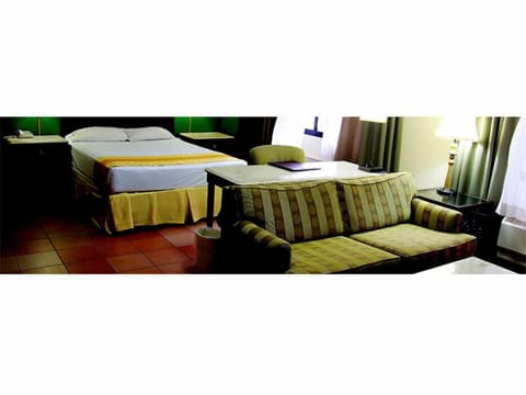 Standard Suite | Premium bedding, Select Comfort beds, in-room safe
